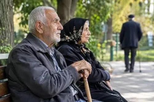 ۶۰ درصد سالمندان ایران حقوق ماهانه ندارند