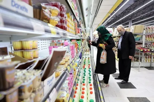 طرح تورم صفر شهرداری ۱۵ کالای اساسی با قیمت مصوب در میادین تره بار و فروشگاه های شهروند عرضه می شود